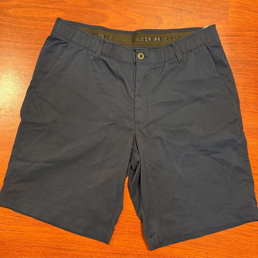 NWOT MEN’s Under Armour Navy Flat Front Performance Shorts - 38